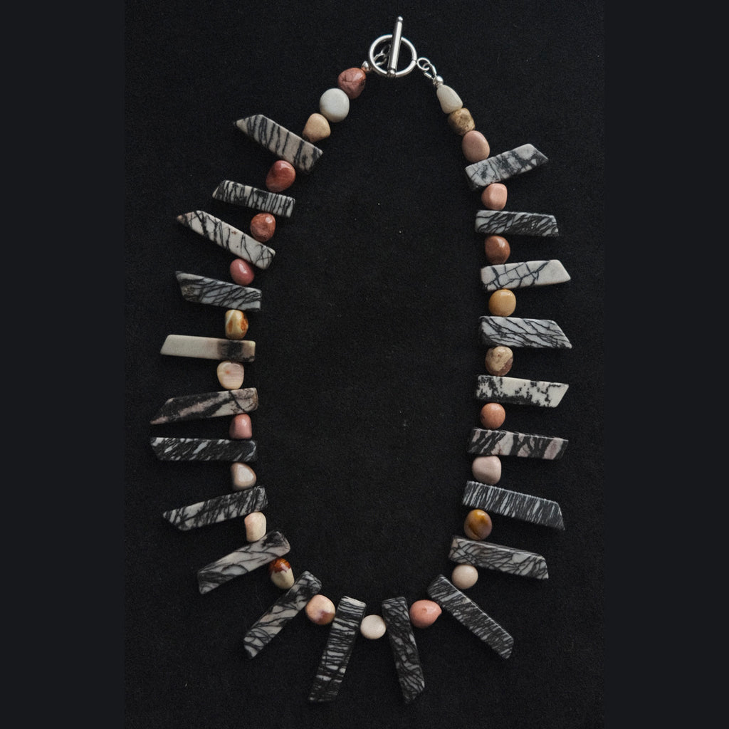CRESTA NEcklace