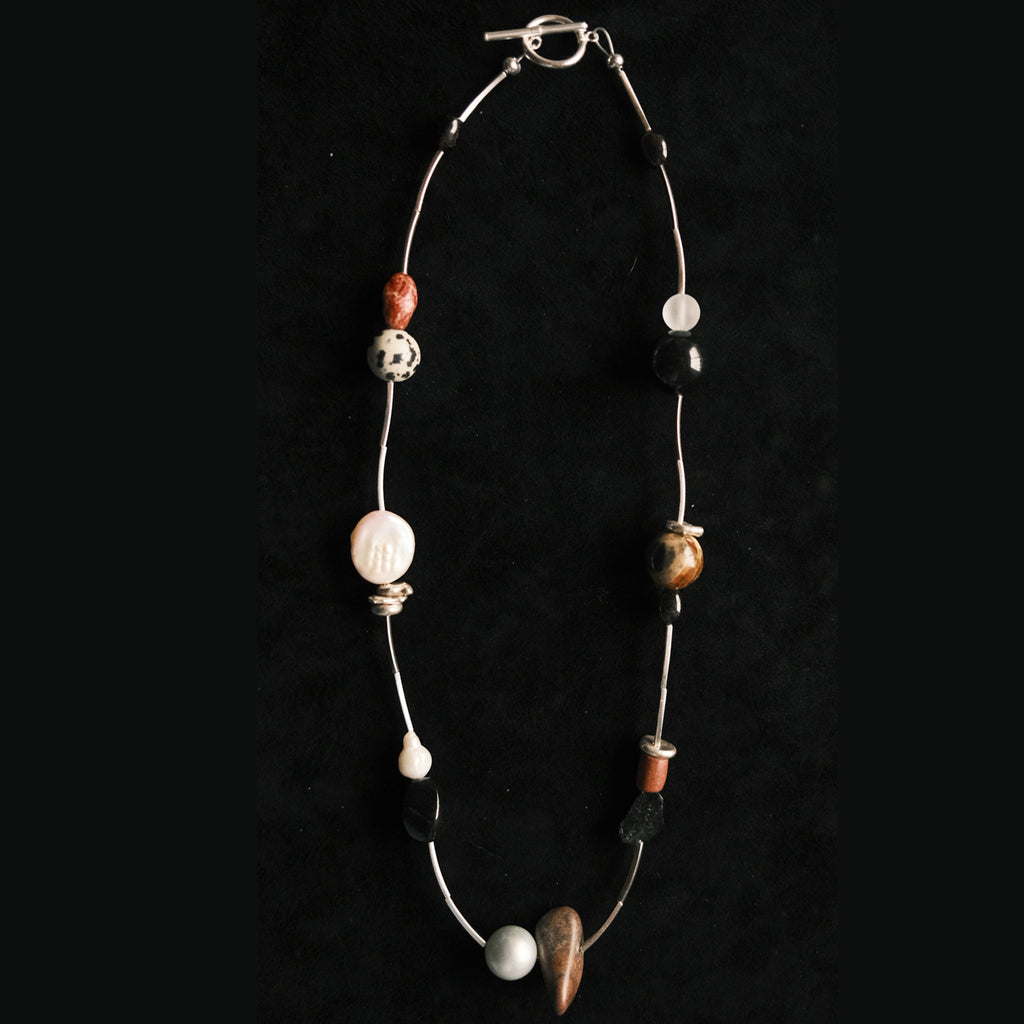 ESQUIRLA Necklace