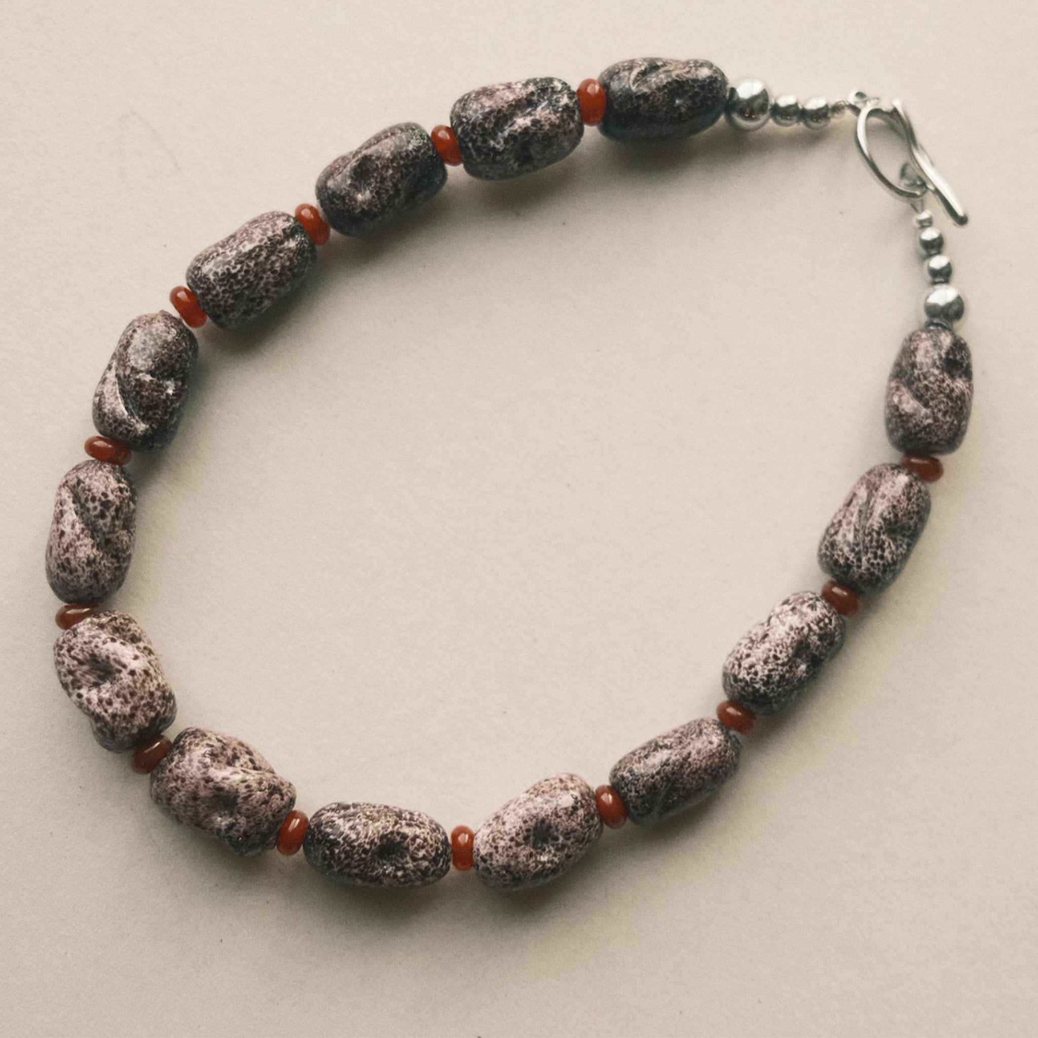 MOTEADO Necklace